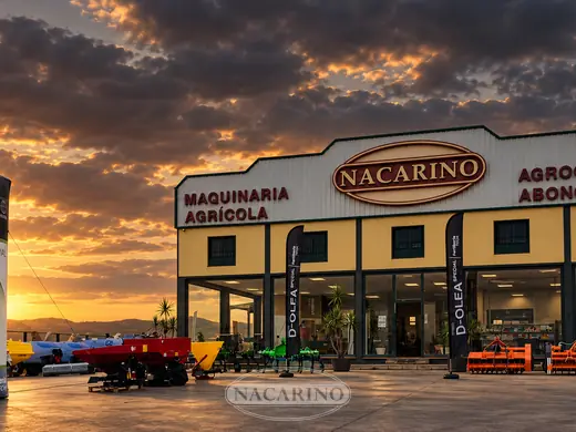 Vista amplia de la campa de exposición de Nacarino al atardecer