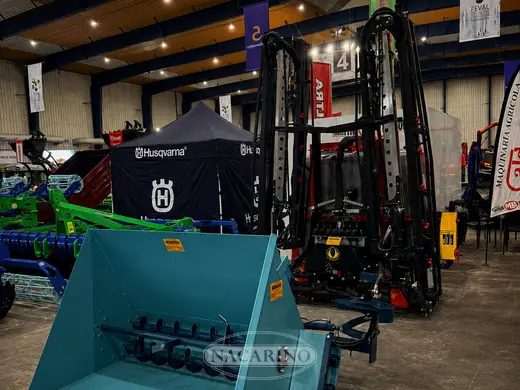 Cazo y pulverizador en el stand de Nacarino en feria