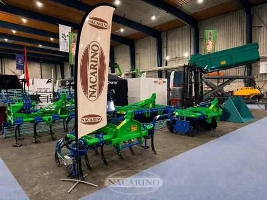 Cultivadores y aperos en el stand de Nacarino en feria