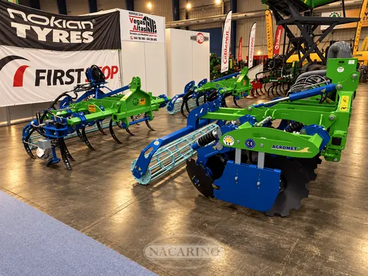 Maquinaria de laboreo expuesta en el stand de Nacarino en feria