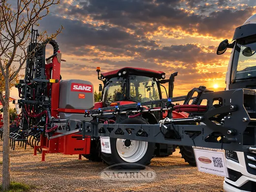 Pulverizador suspendido Sanz montado en tractor